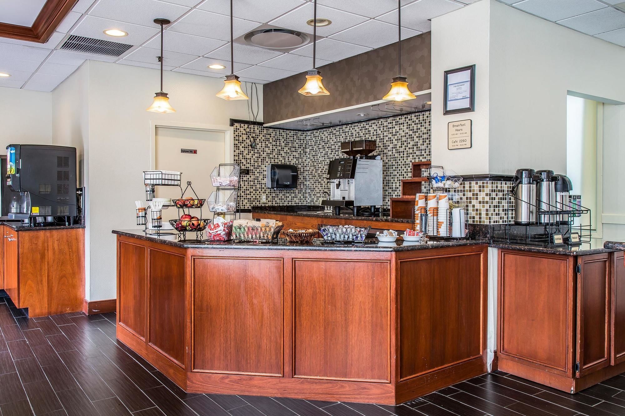 Clarion Hotel & Suites Hamden-New Haven