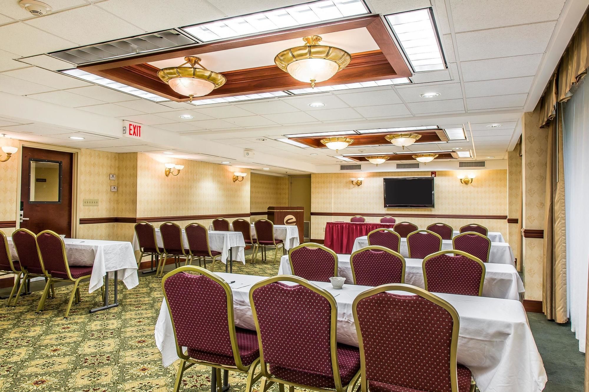 Clarion Hotel & Suites Hamden-New Haven