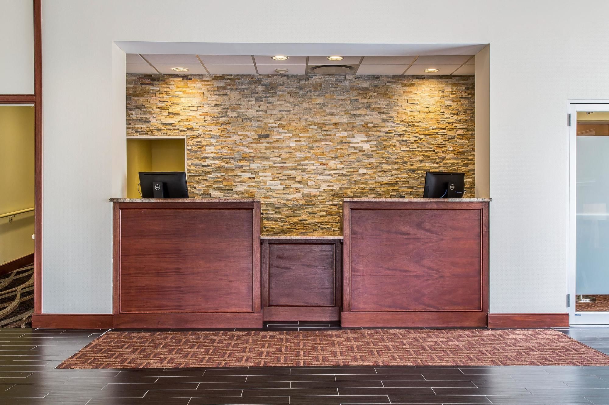 Clarion Hotel & Suites Hamden-New Haven