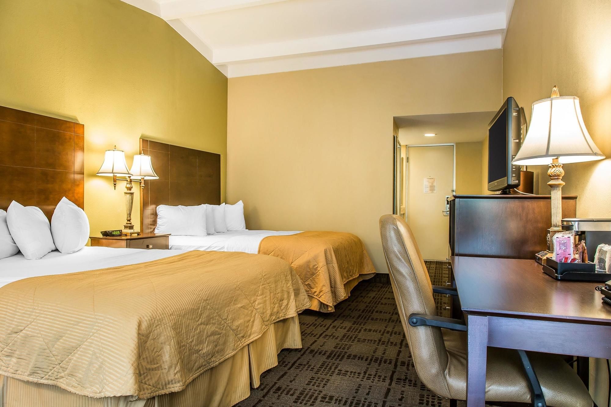 Clarion Hotel & Suites Hamden-New Haven