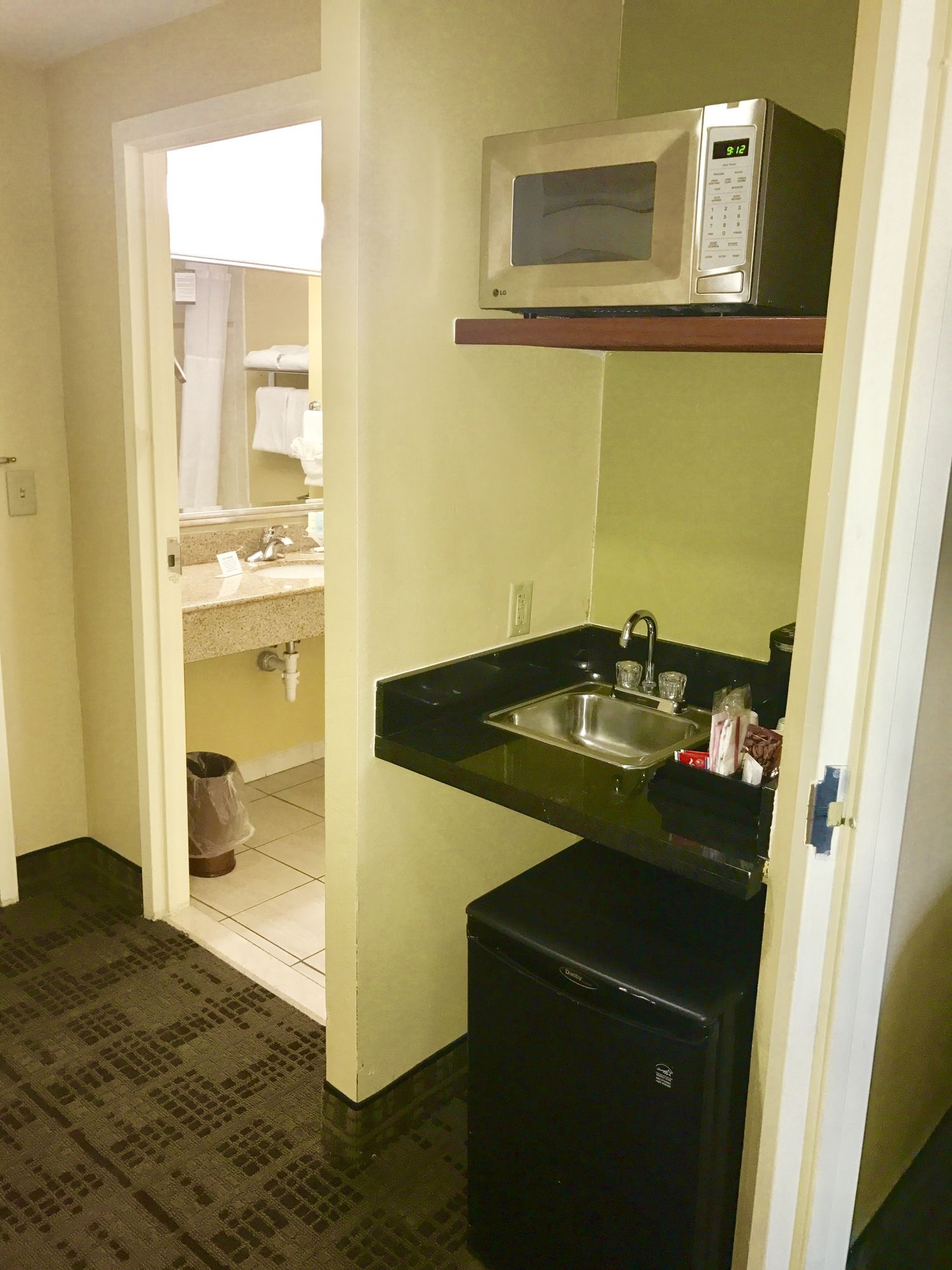 Clarion Hotel & Suites Hamden-New Haven