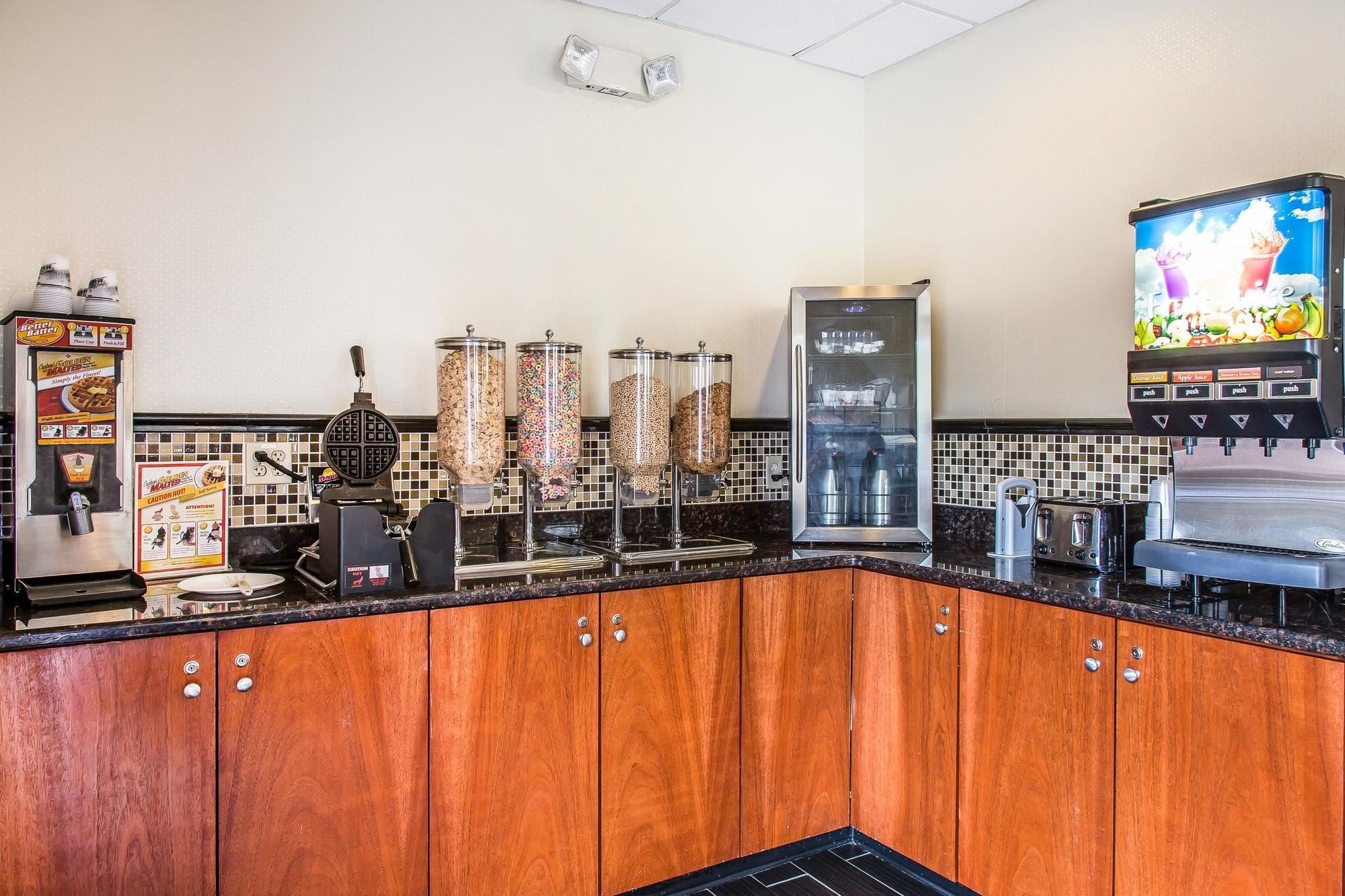 Clarion Hotel & Suites Hamden-New Haven