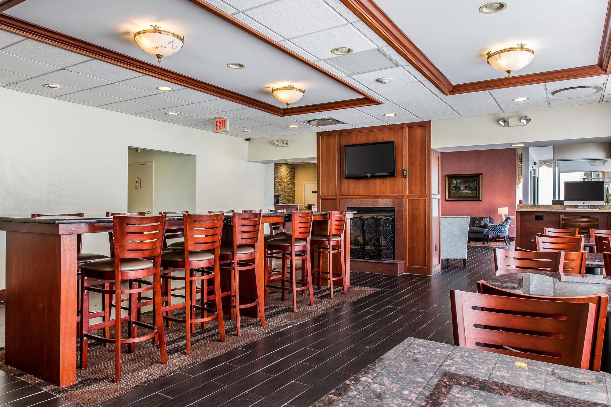Clarion Hotel & Suites Hamden-New Haven