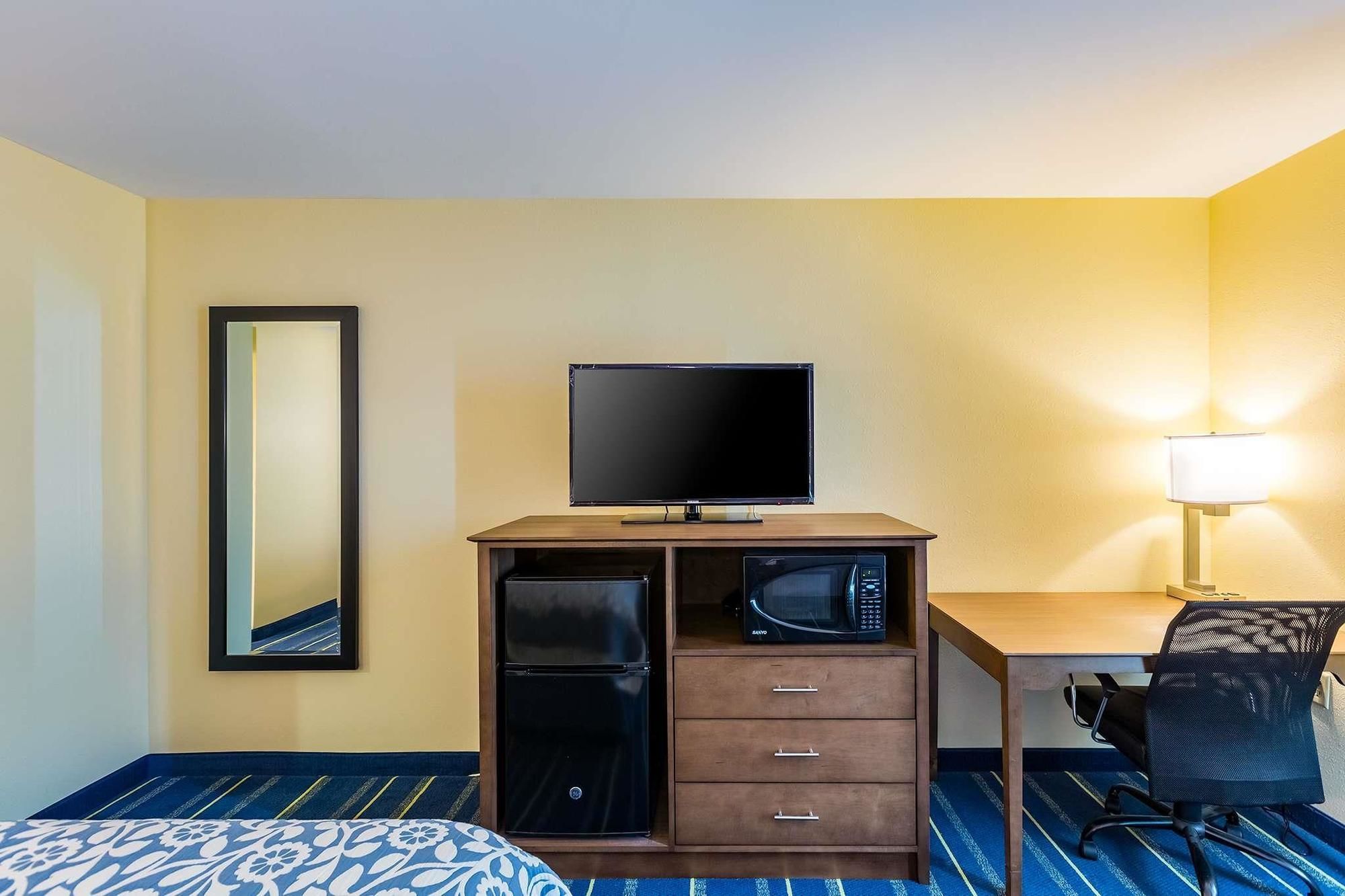 Days Inn by Wyndham Hartford/Closest Downtown