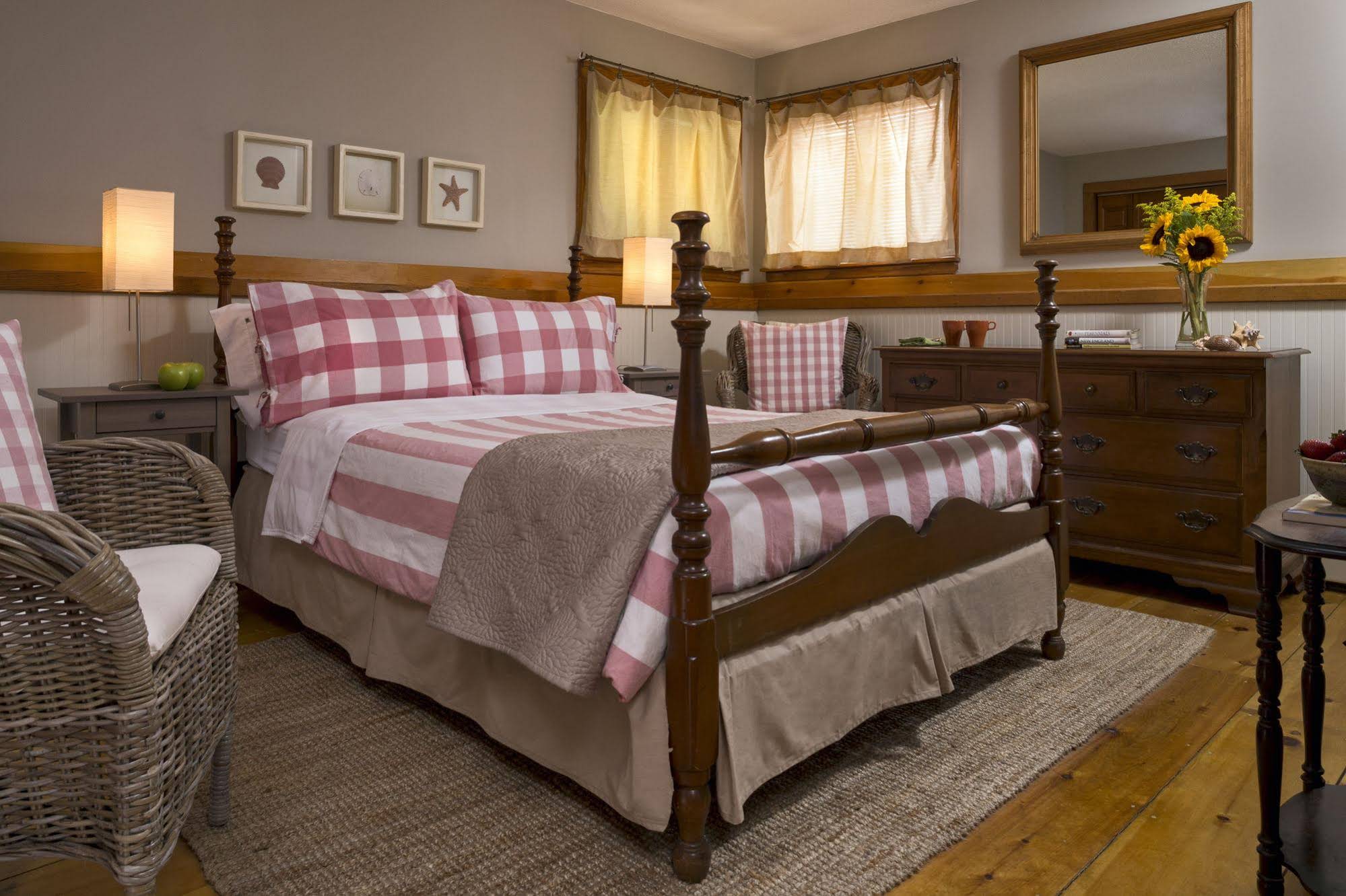Abbey's Lantern Hill Inn
