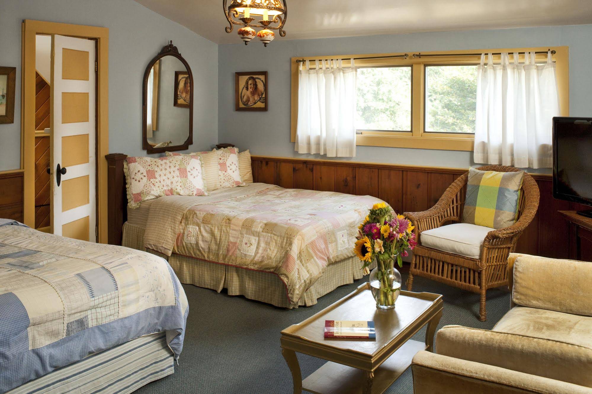 Abbey's Lantern Hill Inn