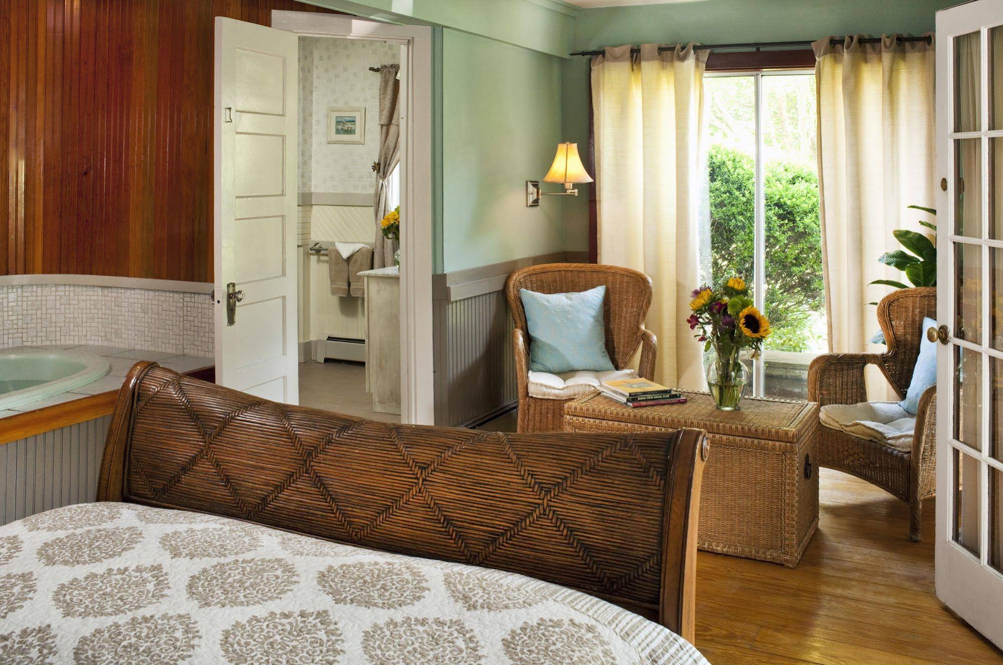 Abbey's Lantern Hill Inn