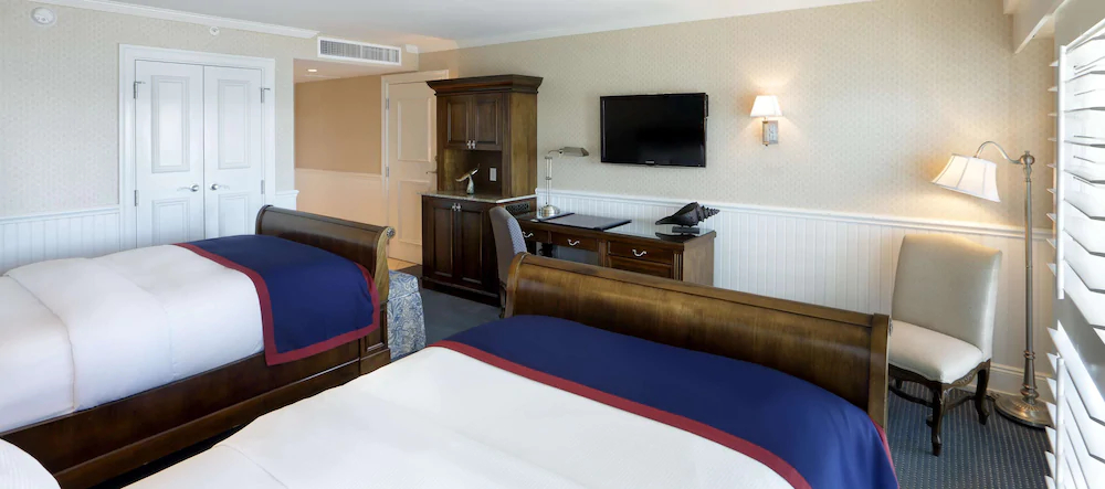 Madison Beach Hotel, Curio Collection by Hilton