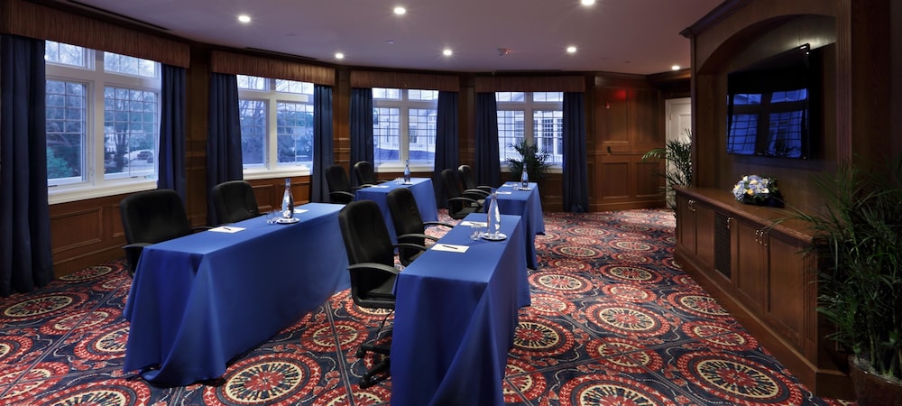 Madison Beach Hotel, Curio Collection by Hilton