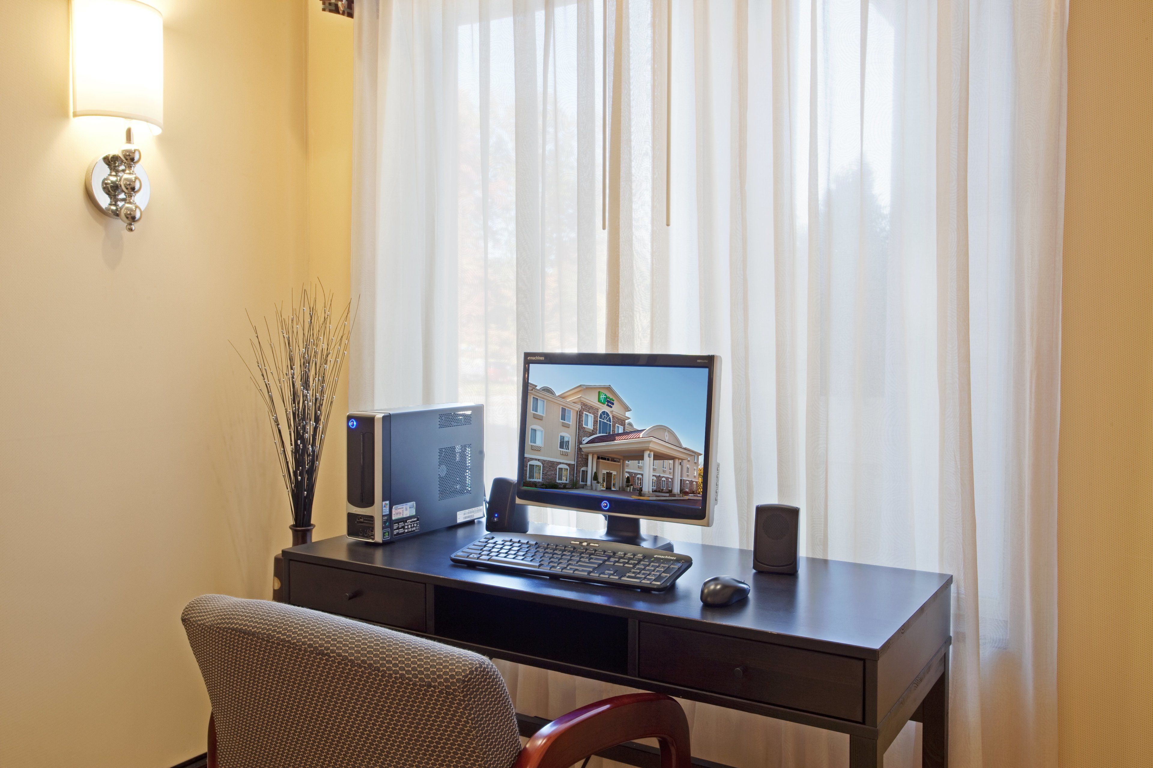 Holiday Inn Express & Suites Meriden