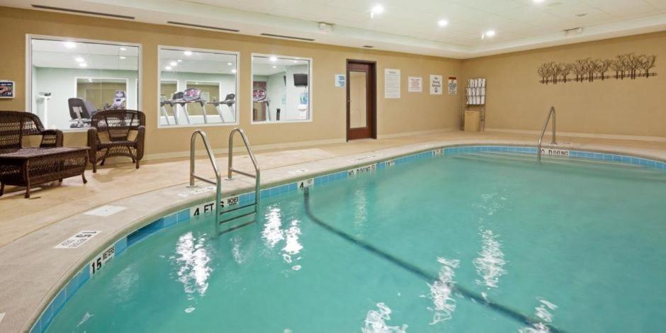 Holiday Inn Express & Suites Meriden