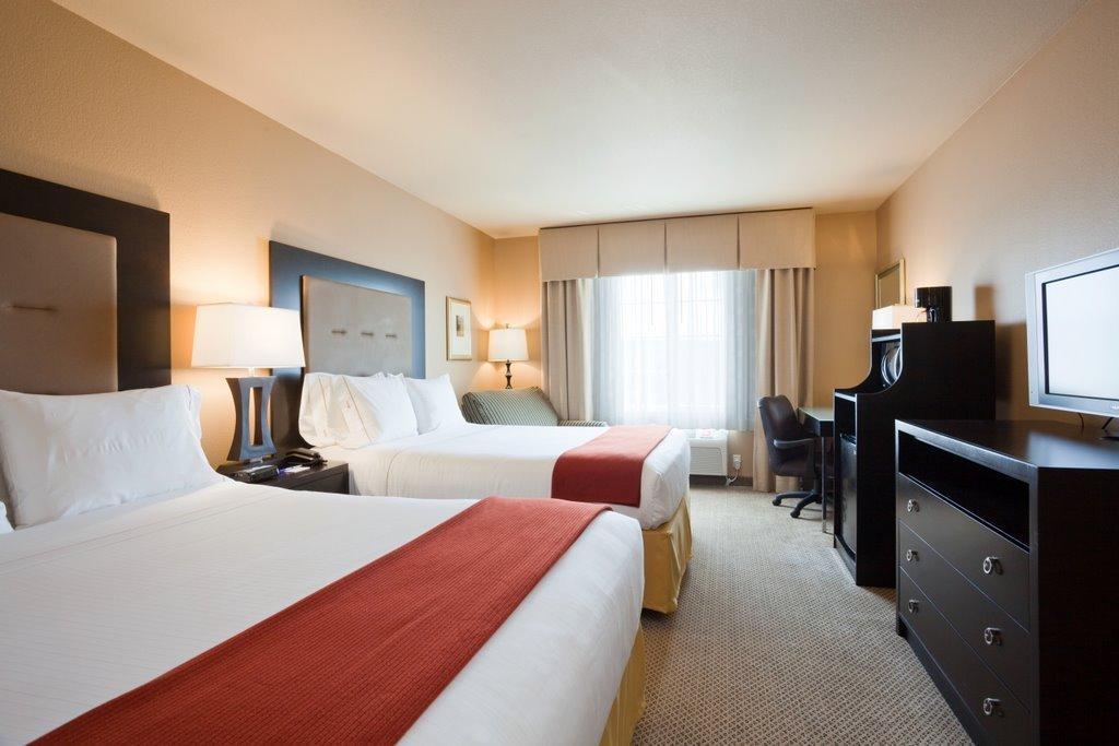 Holiday Inn Express & Suites Milford