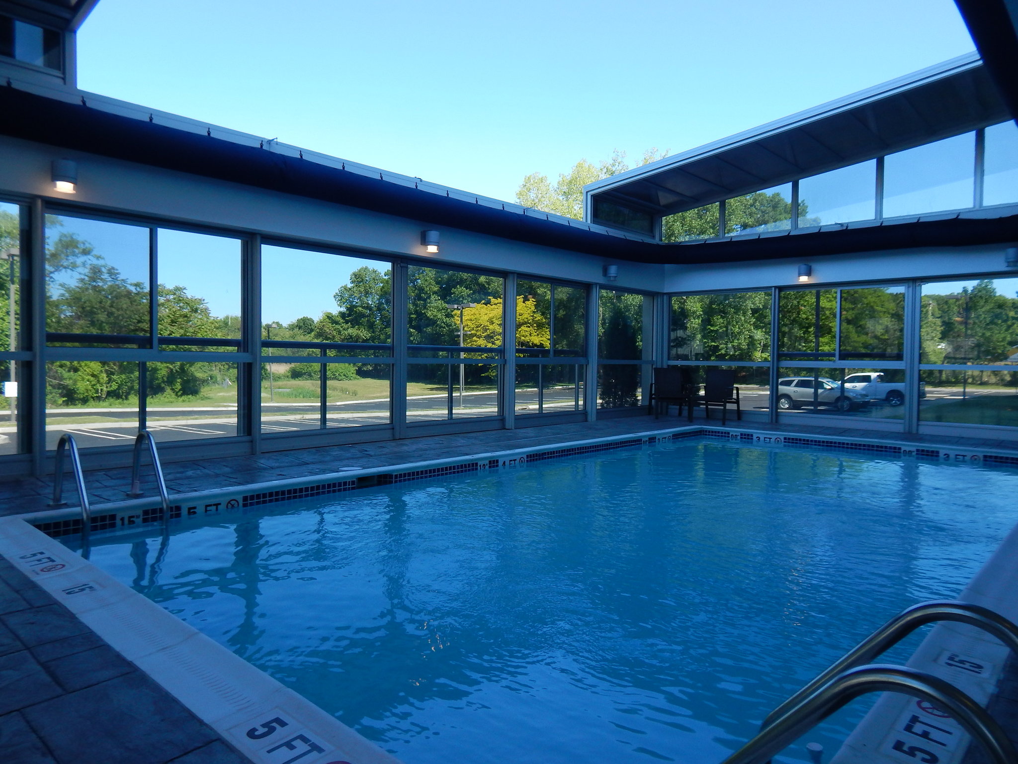 Holiday Inn Express & Suites Milford