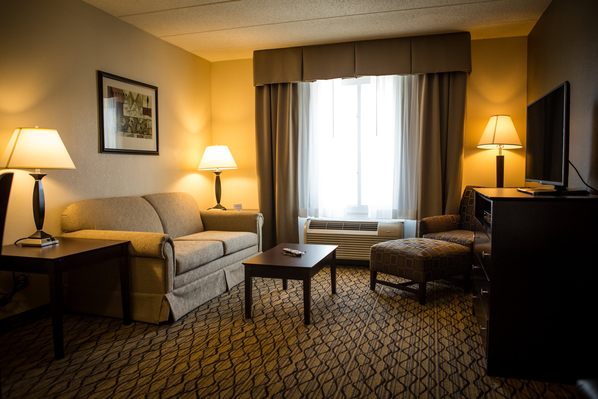 Holiday Inn Express & Suites Milford