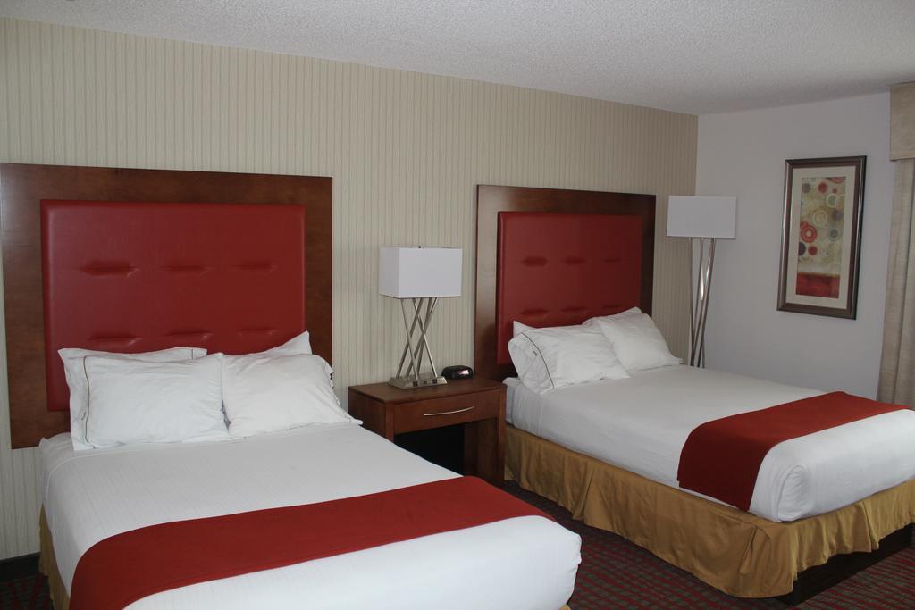 Holiday Inn Express & Suites Milford