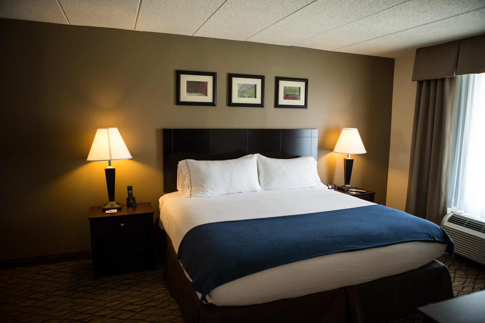 Holiday Inn Express & Suites Milford
