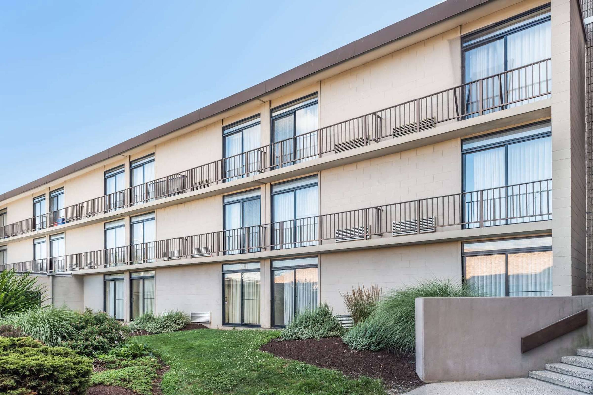 Howard Johnson by Wyndham Milford New Haven