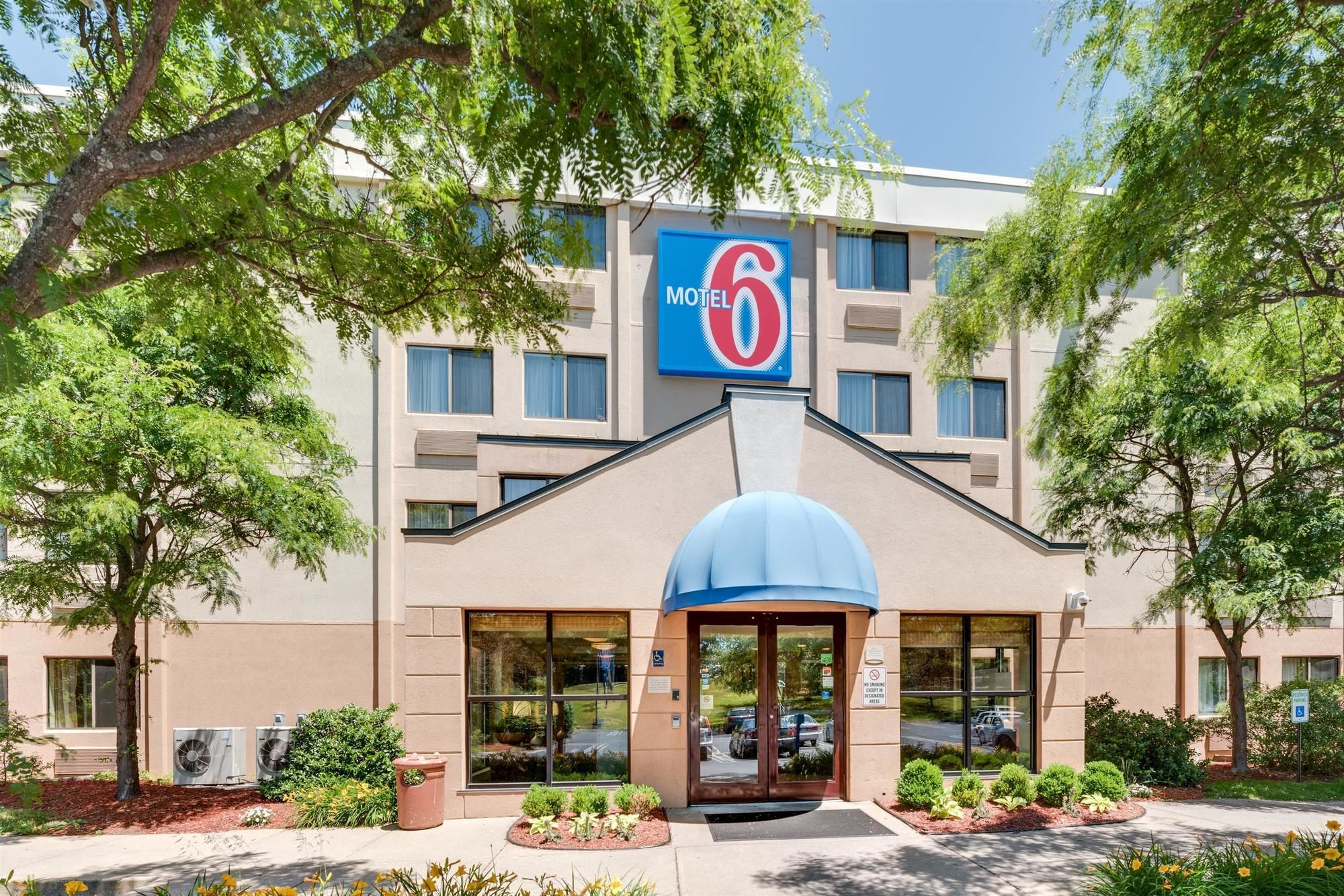Motel 6 Milford