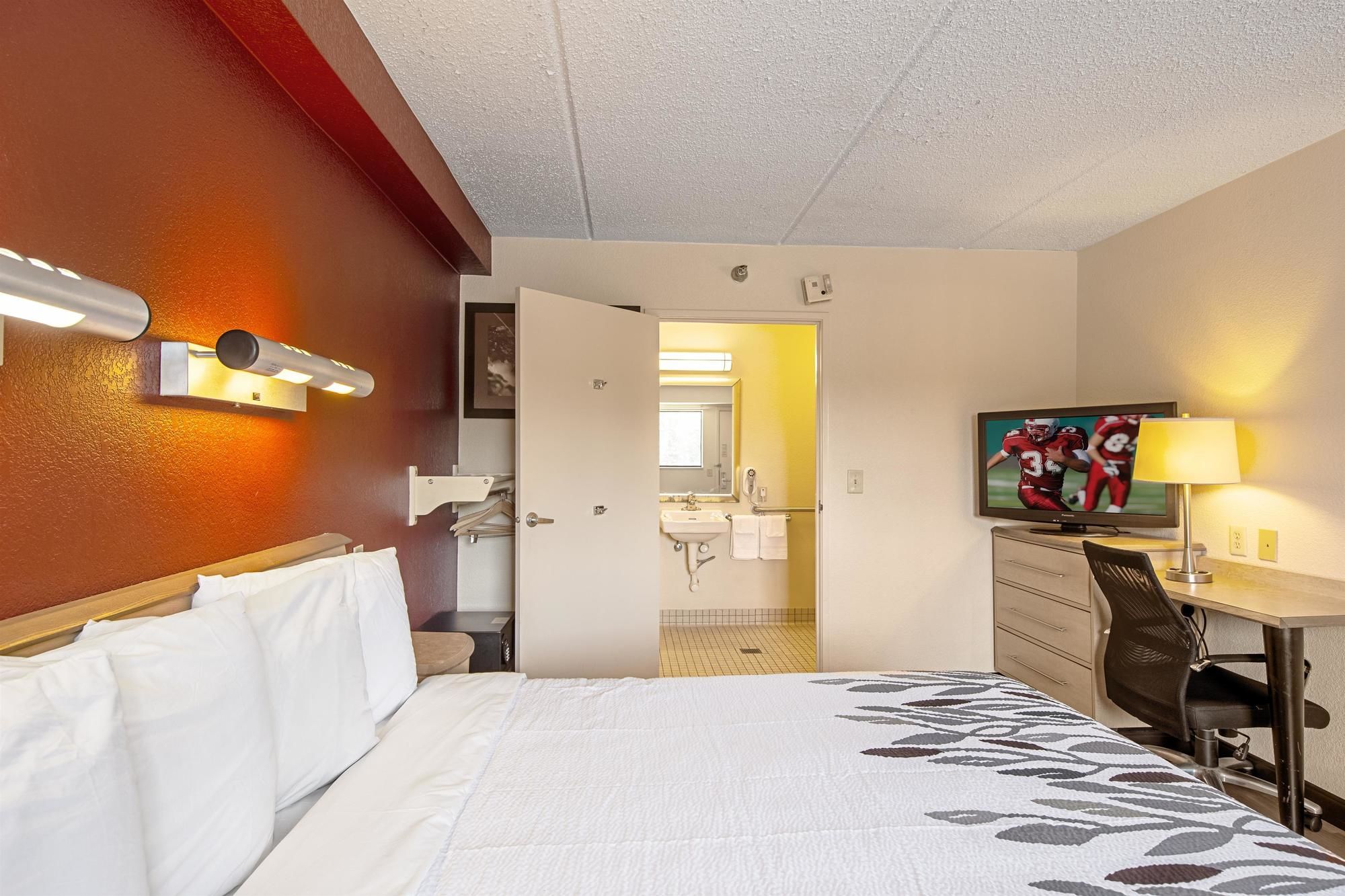Red Roof Inn Milford