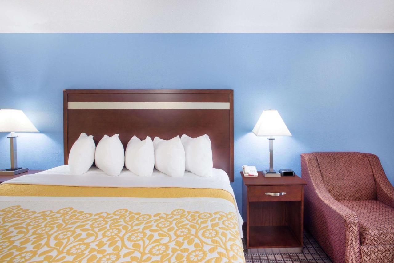 Days Inn By Wyndham New Haven