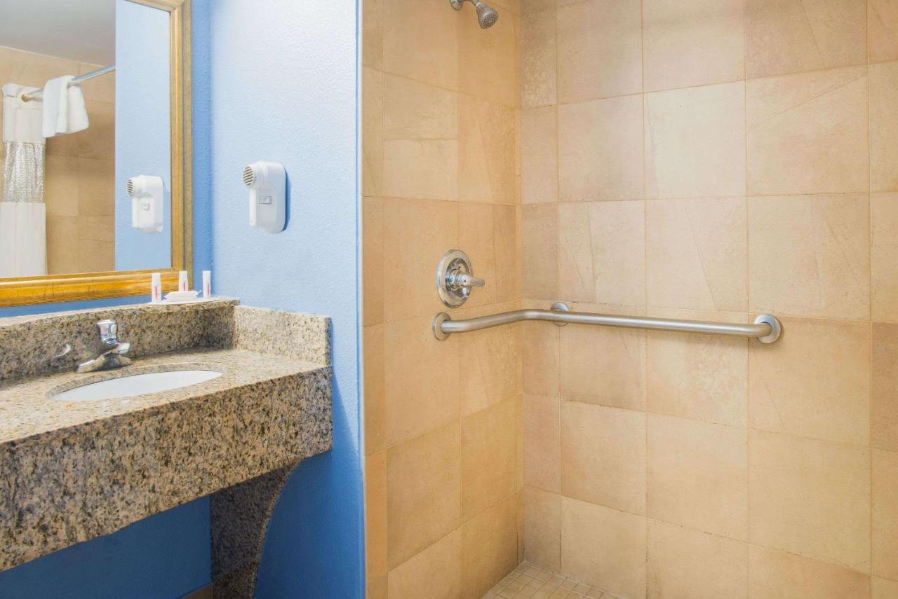 Days Inn By Wyndham New Haven