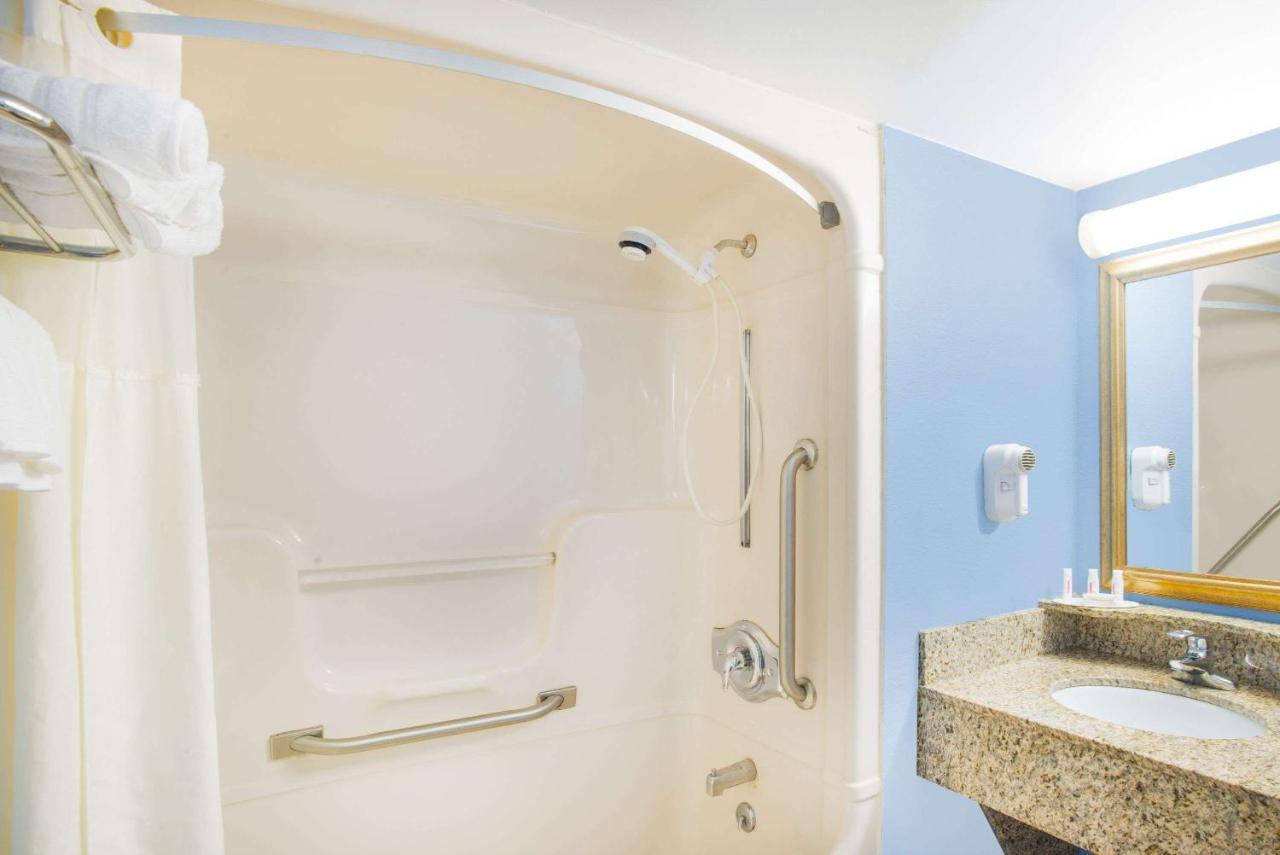 Days Inn By Wyndham New Haven