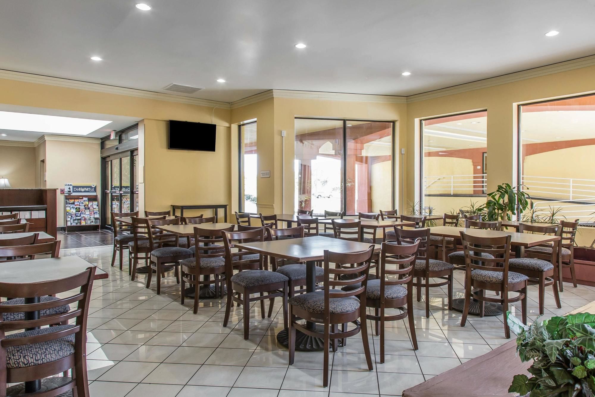 Regency Inn & Suites