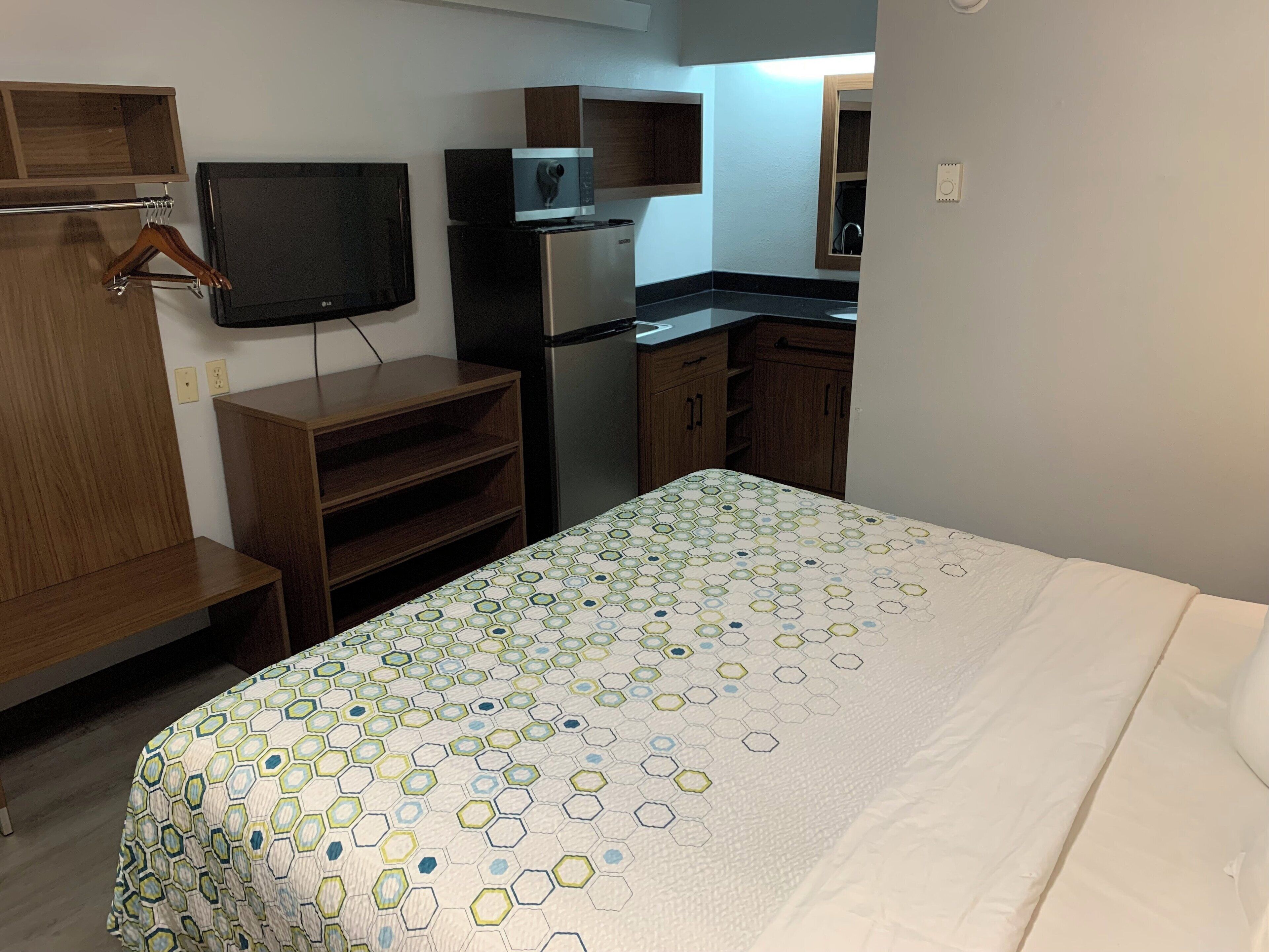 HomeTowne Studios By Red Roof Mystic - New London