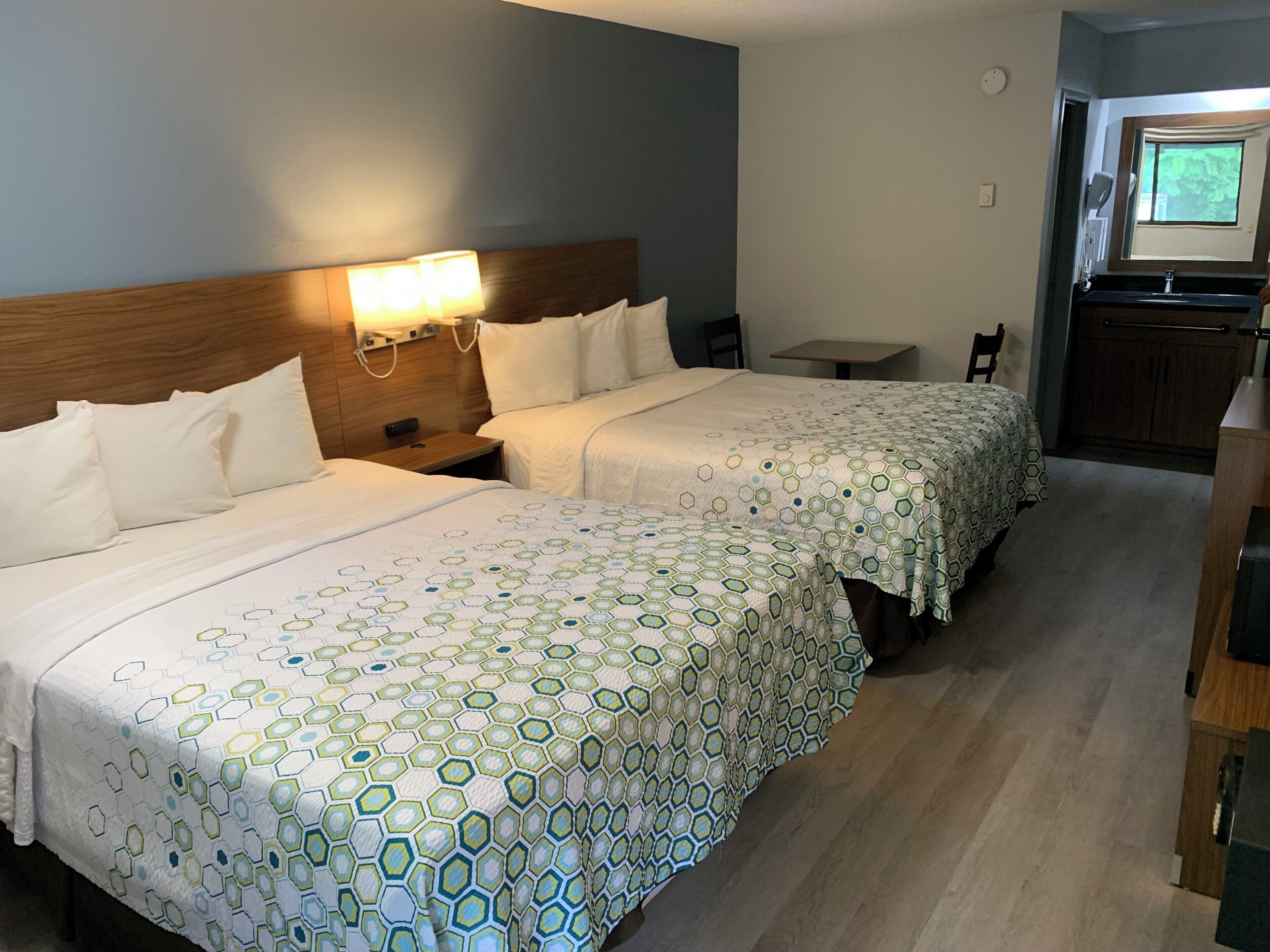 HomeTowne Studios By Red Roof Mystic - New London