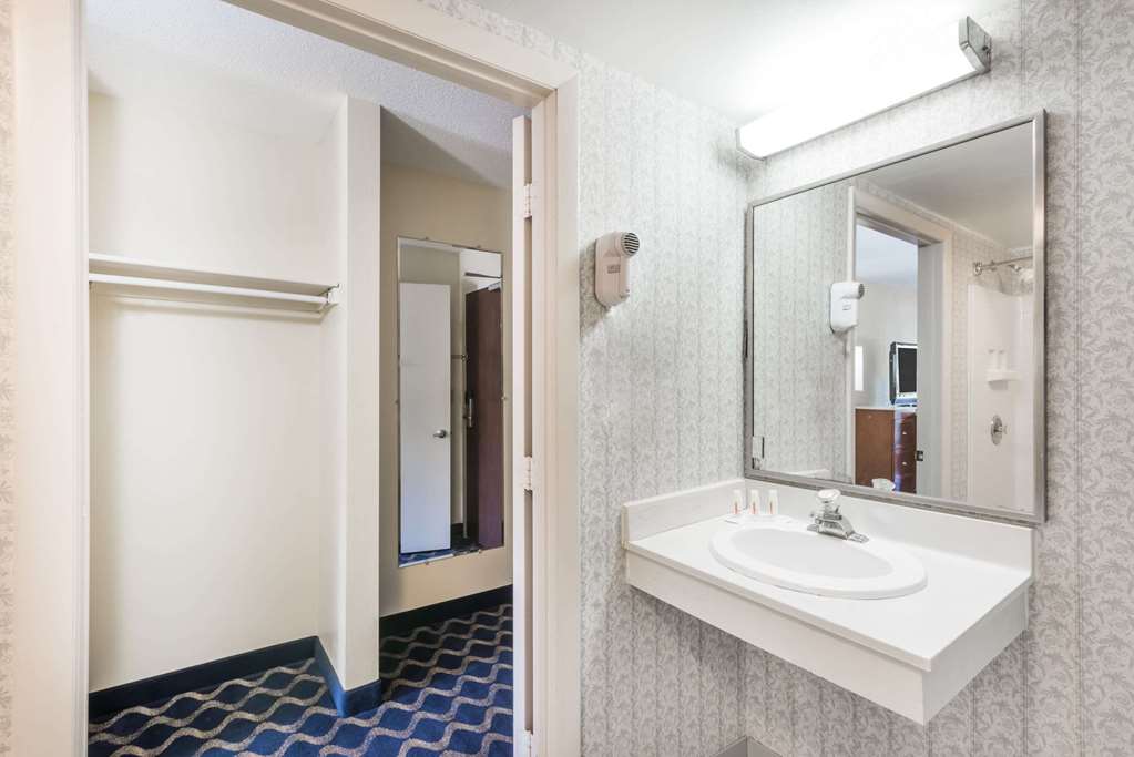 Aderi Hotel
