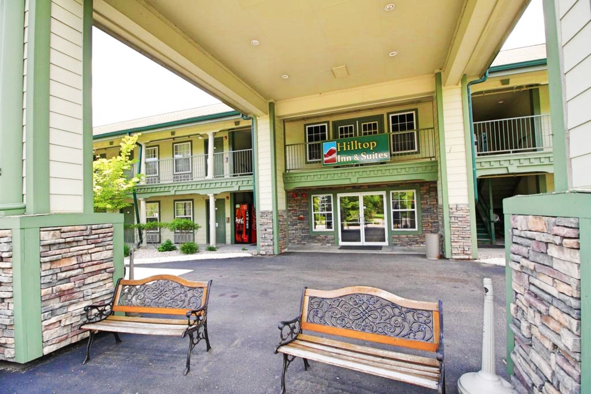 Hilltop Inn & Suites