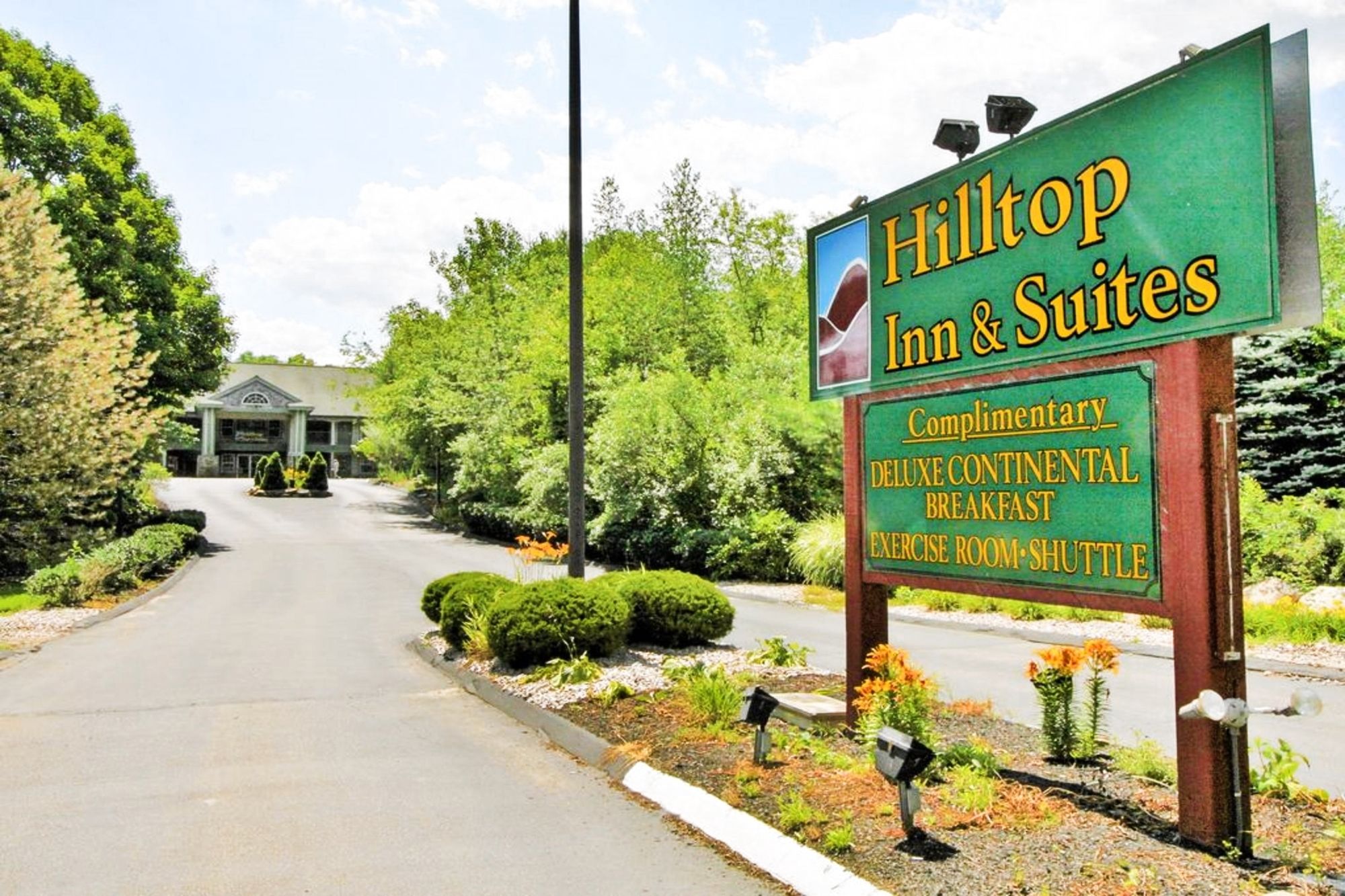Hilltop Inn & Suites