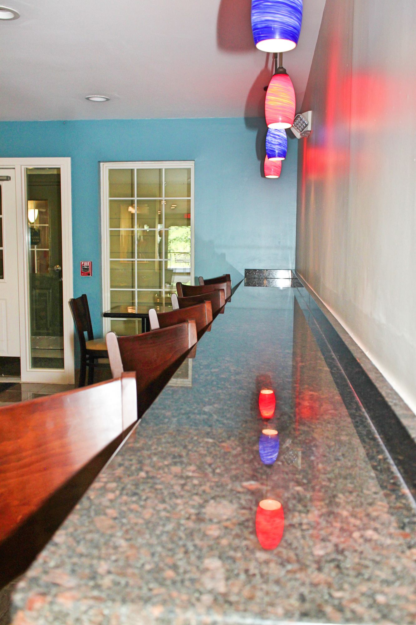 Hilltop Inn & Suites