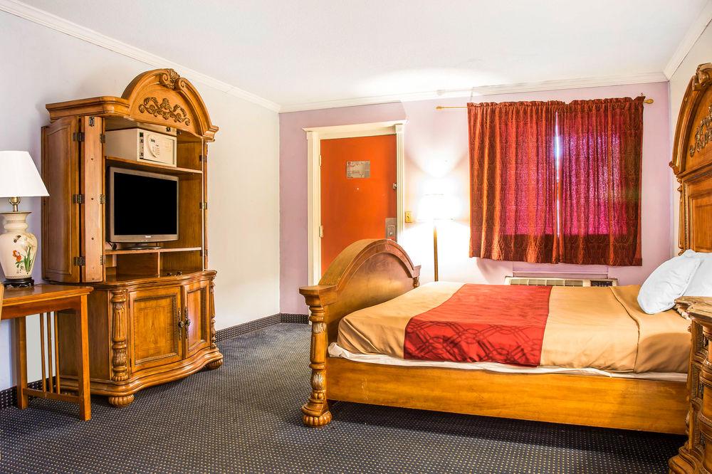 Red Carpet Inn Norwalk