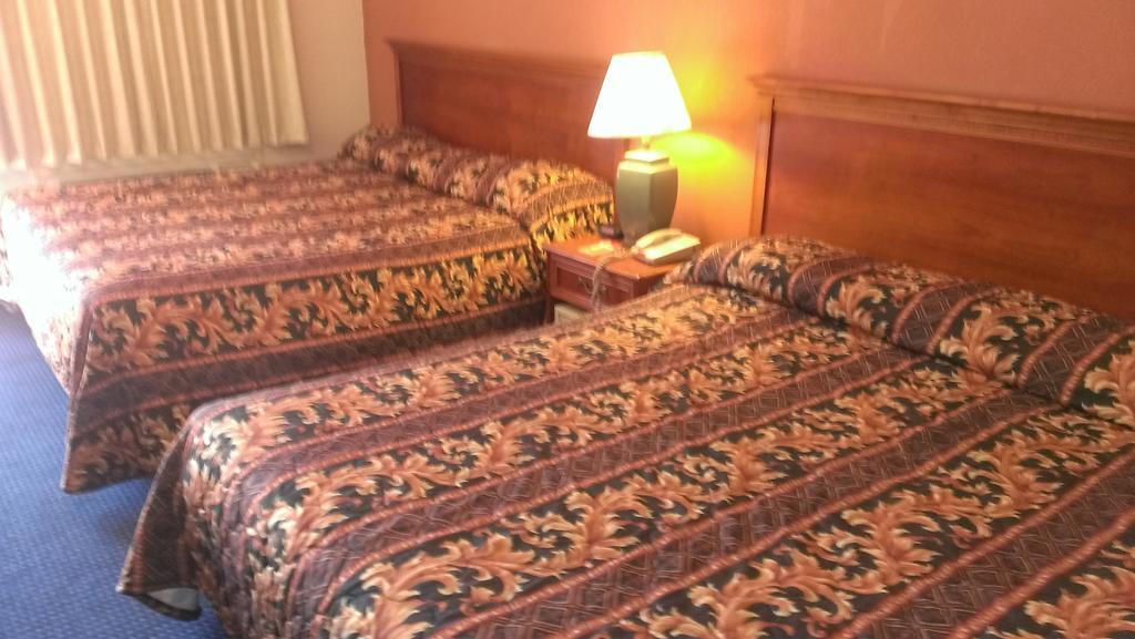 Red Carpet Inn Norwalk