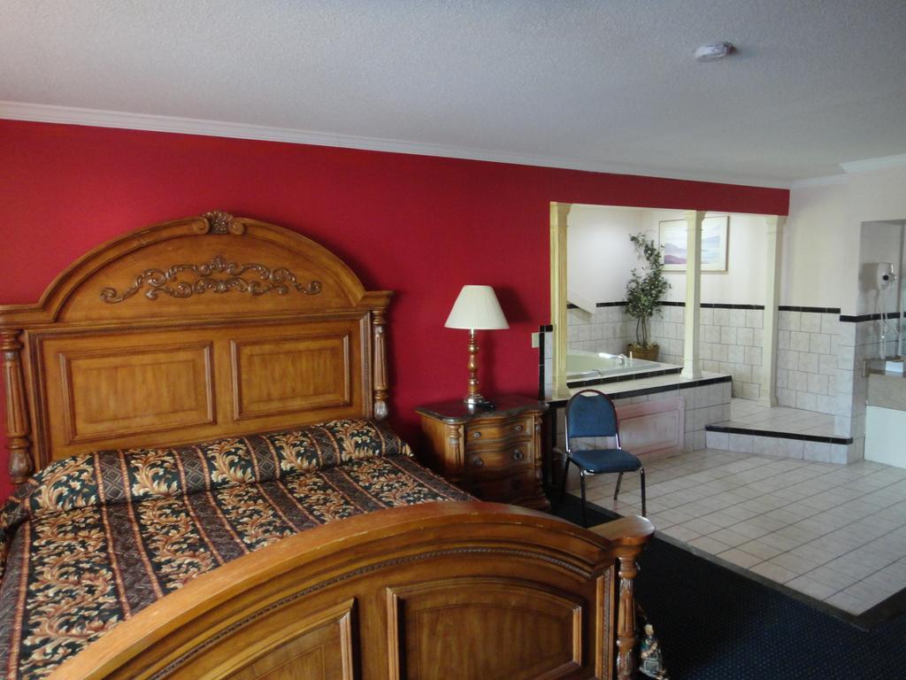 Red Carpet Inn Norwalk