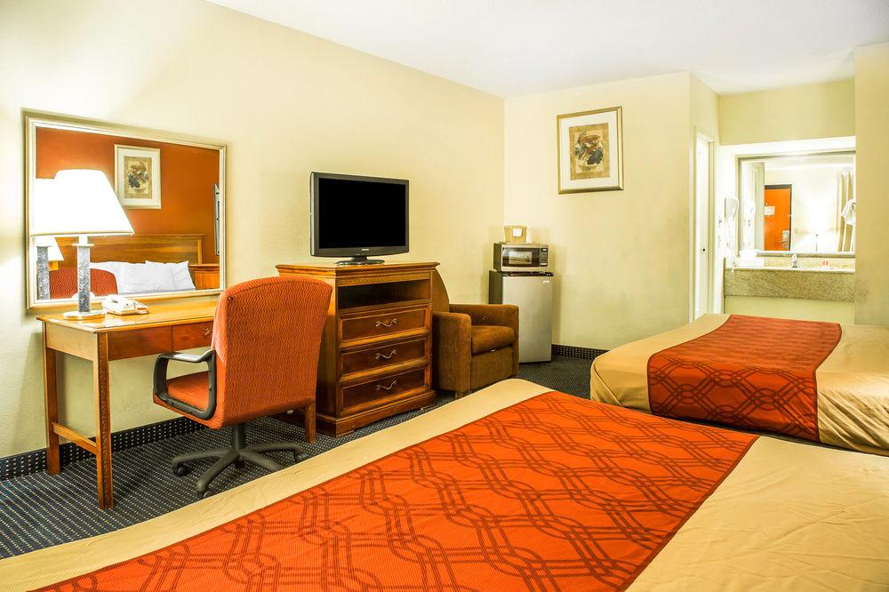 Red Carpet Inn Norwalk