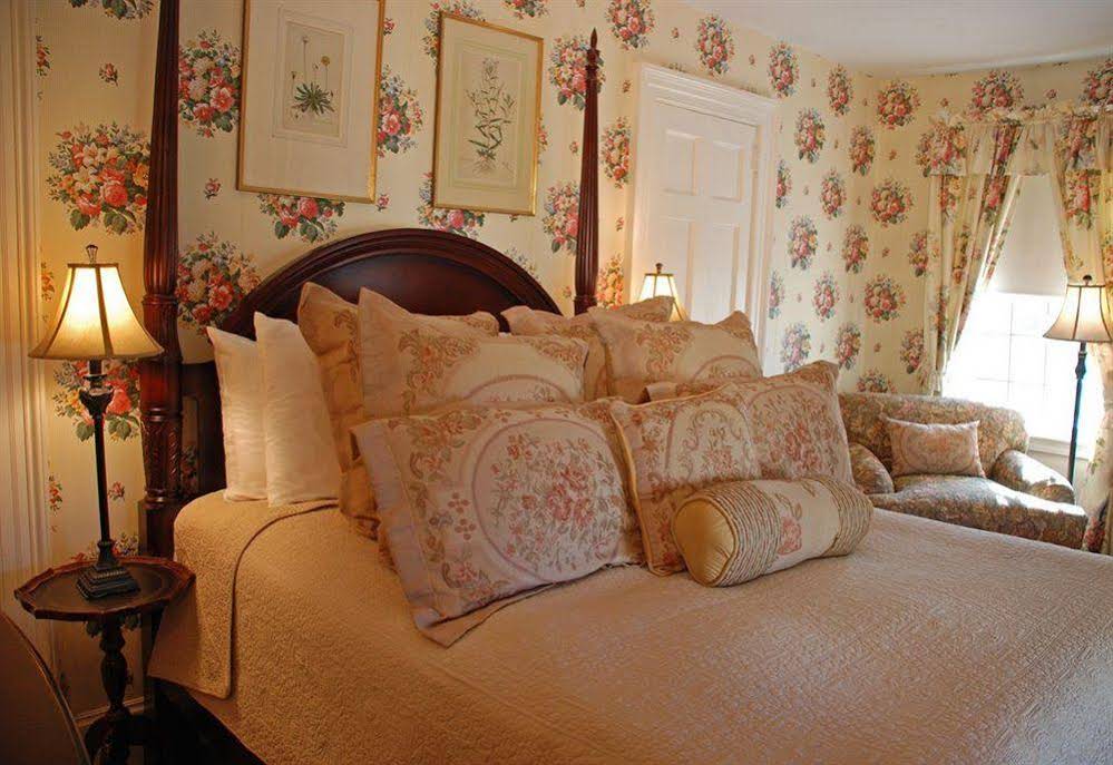 Bee and Thistle Inn and Lounge