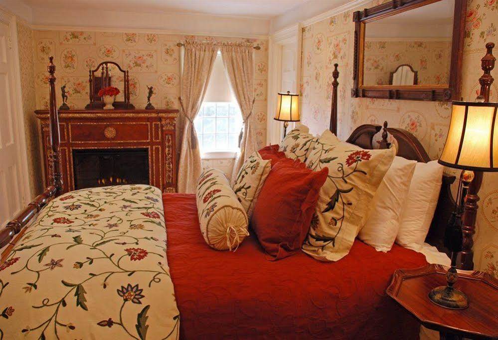 Bee and Thistle Inn and Lounge