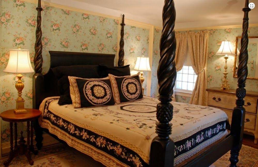 Bee and Thistle Inn and Lounge