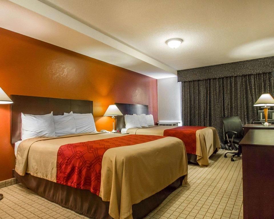 Econo Lodge Inn & Suites