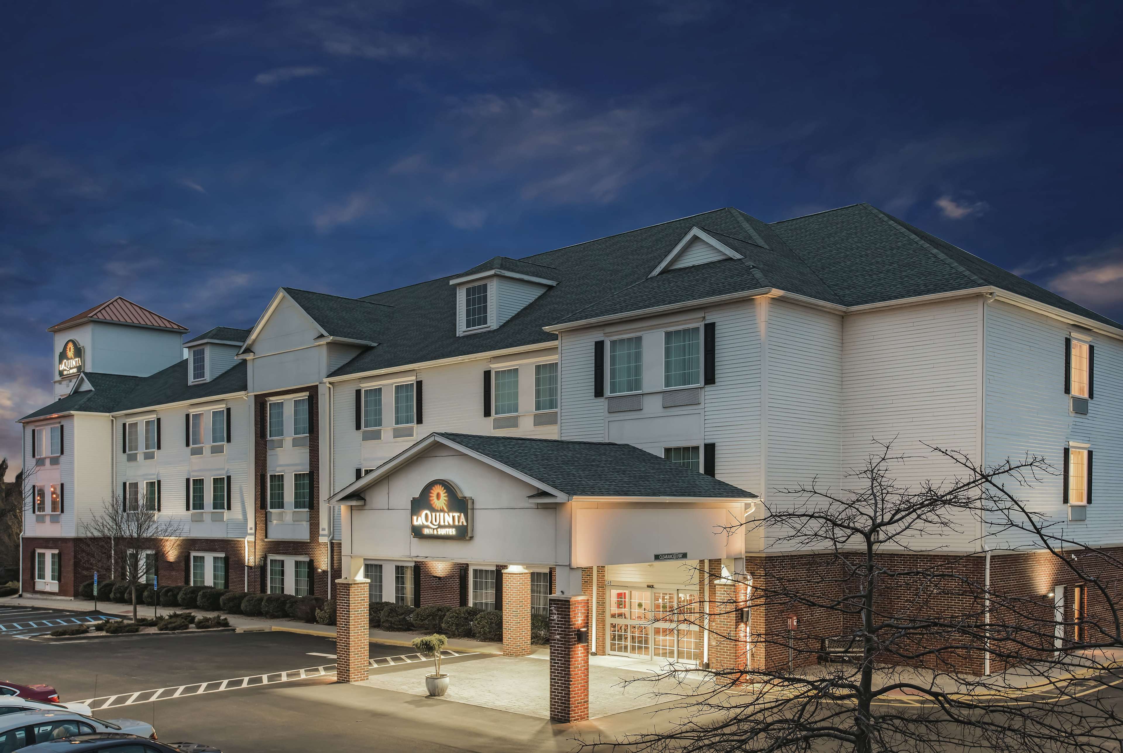 La Quinta Inn & Suites by Wyndham Stonington-Mystic Area