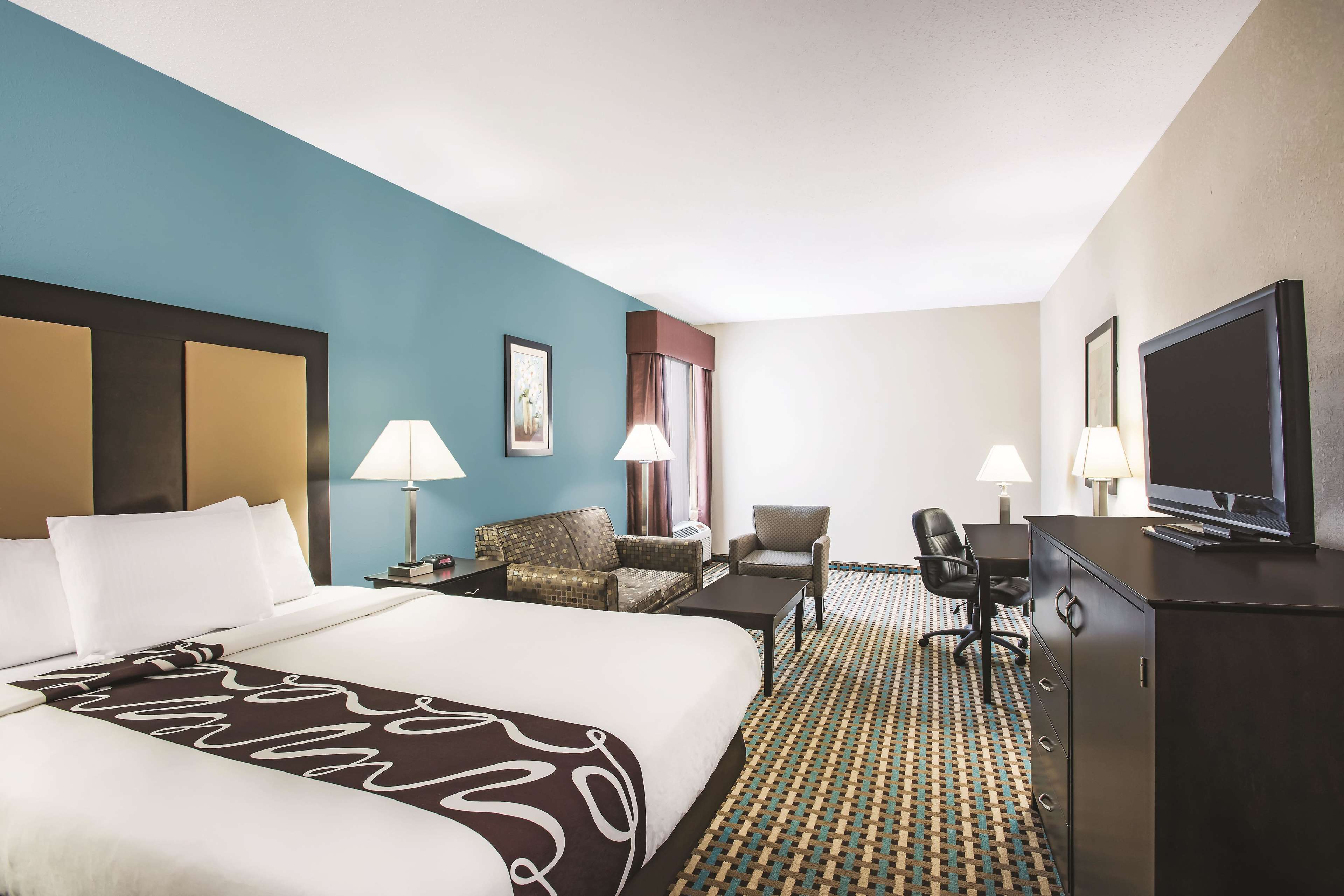 La Quinta Inn & Suites by Wyndham Stonington-Mystic Area