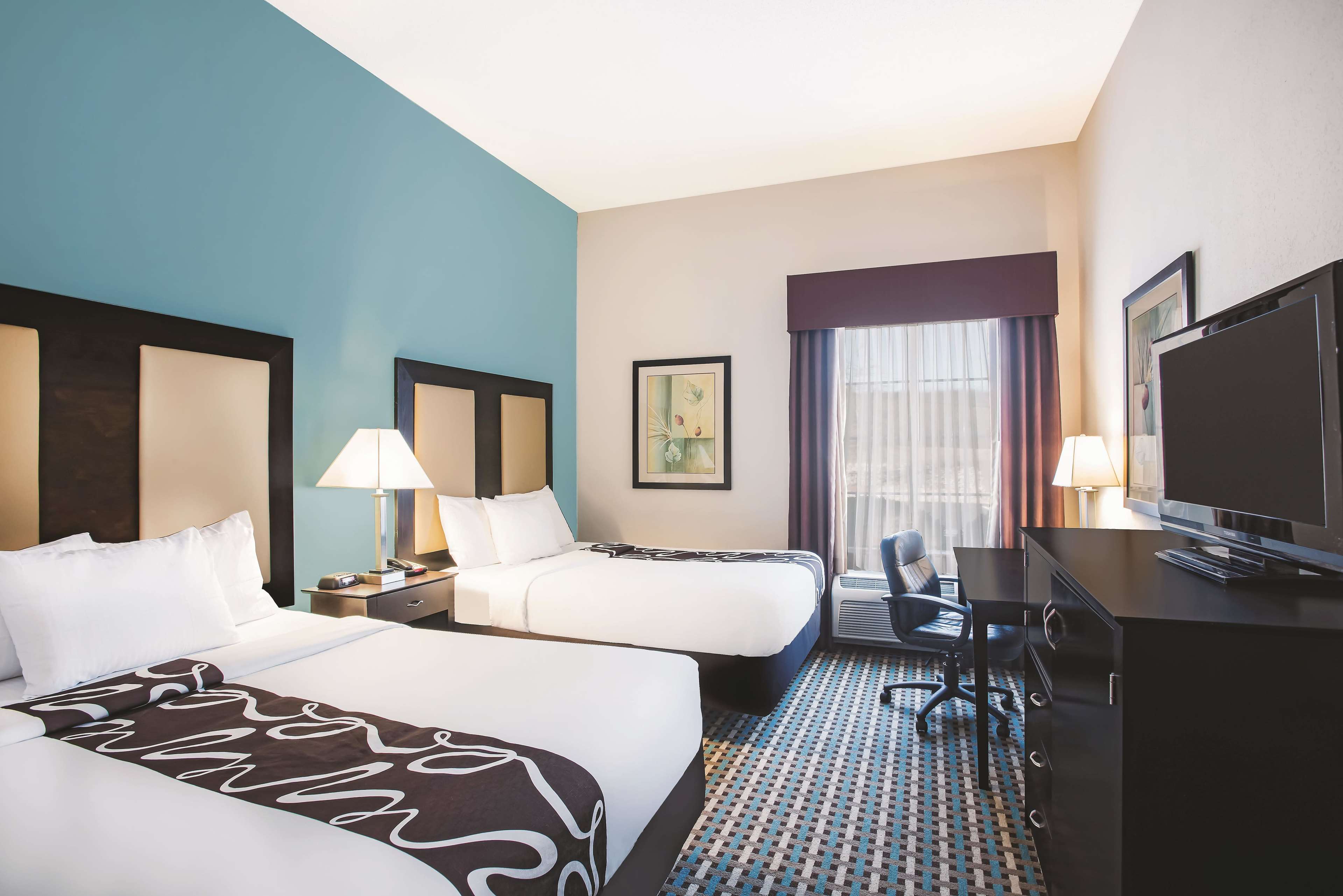 La Quinta Inn & Suites by Wyndham Stonington-Mystic Area