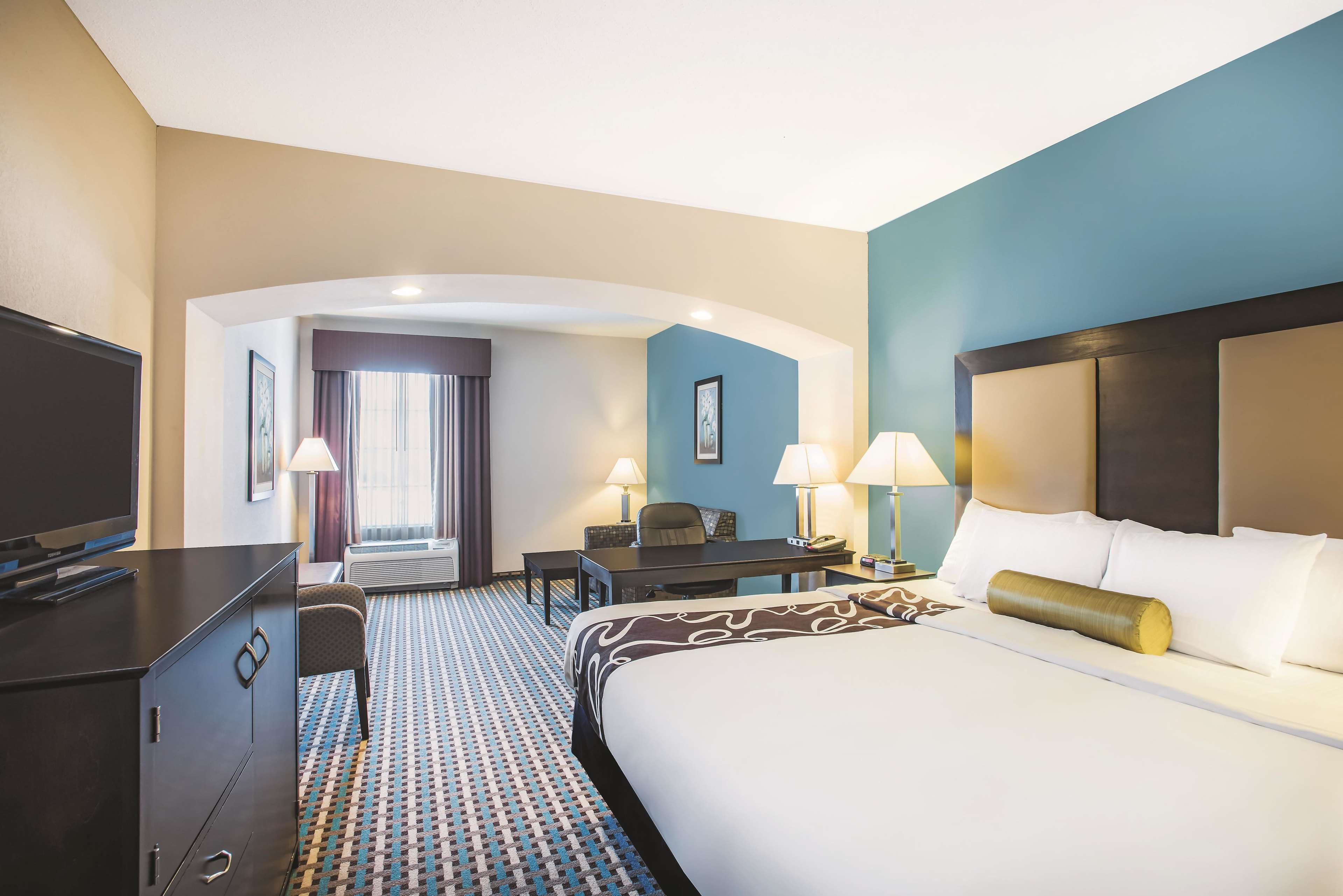 La Quinta Inn & Suites by Wyndham Stonington-Mystic Area