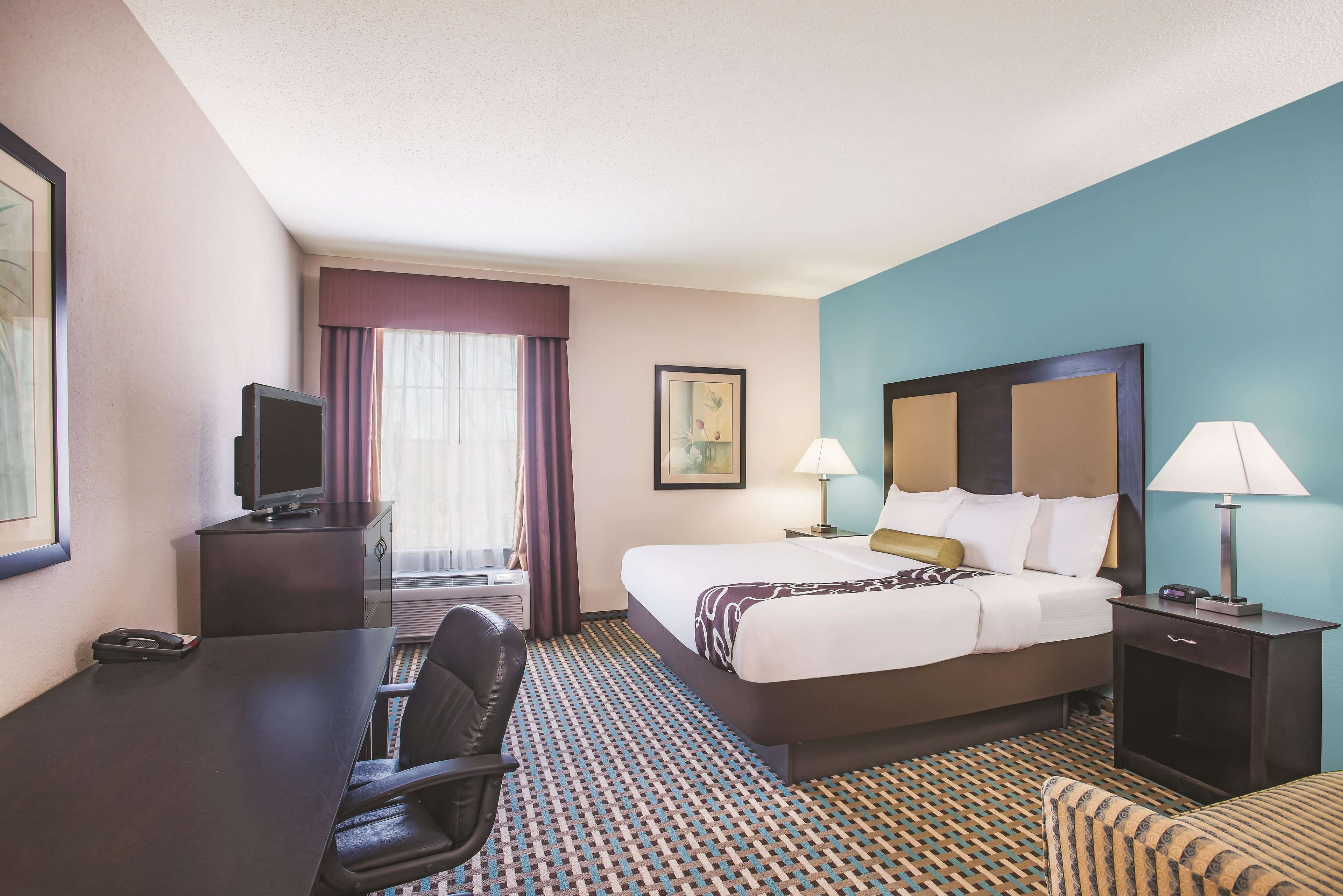 La Quinta Inn & Suites by Wyndham Stonington-Mystic Area