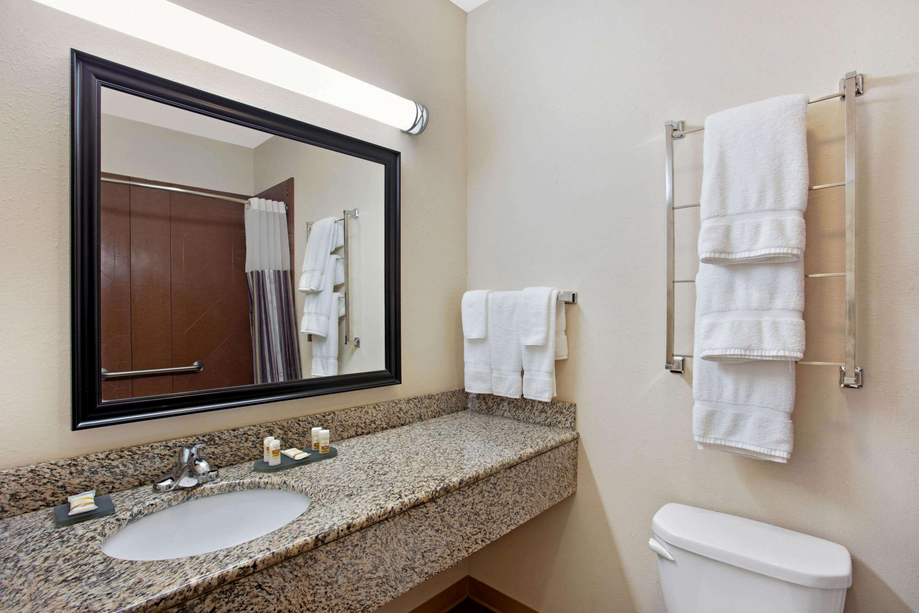 La Quinta Inn & Suites by Wyndham Stonington-Mystic Area