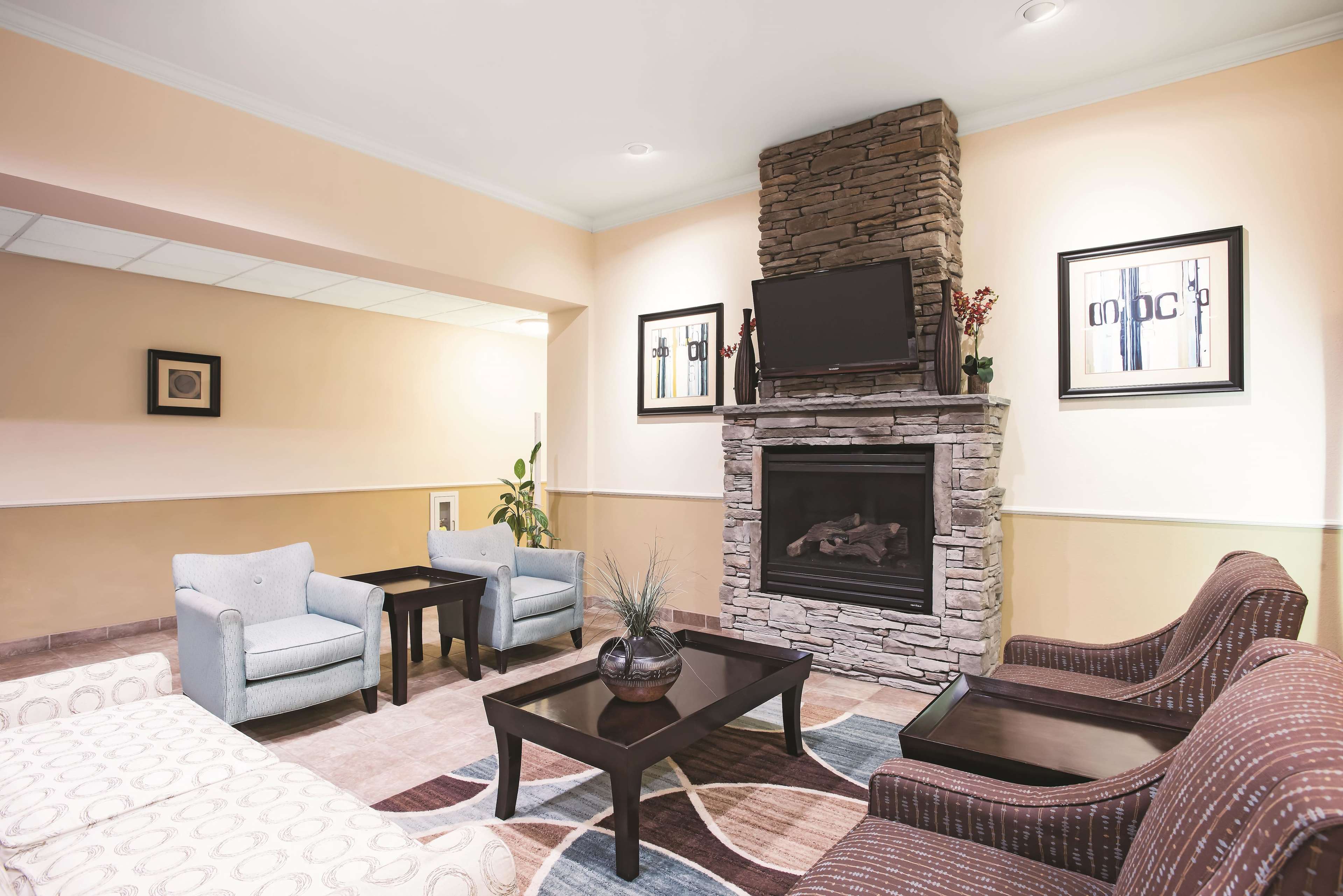 La Quinta Inn & Suites by Wyndham Stonington-Mystic Area