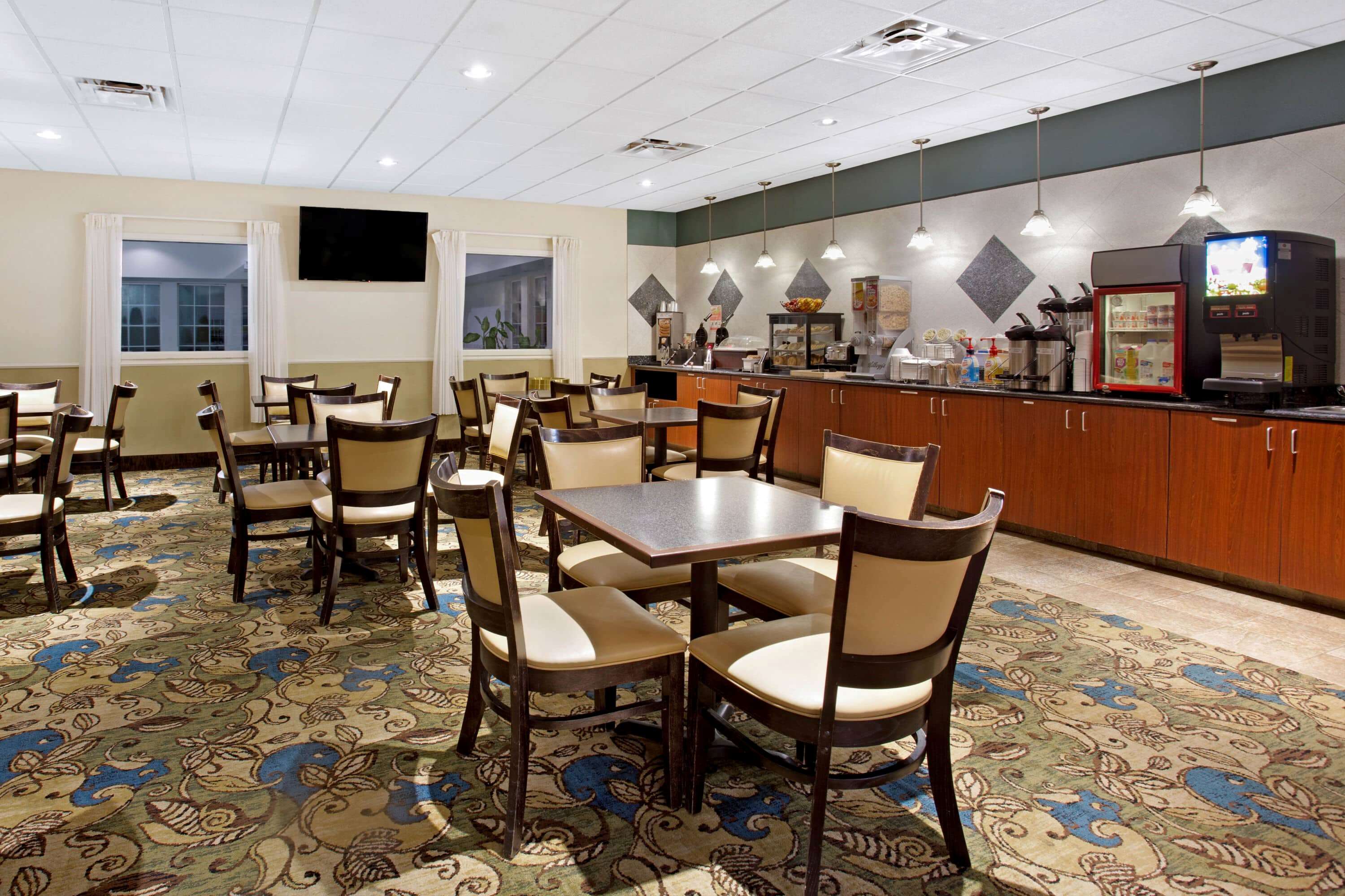 La Quinta Inn & Suites by Wyndham Stonington-Mystic Area