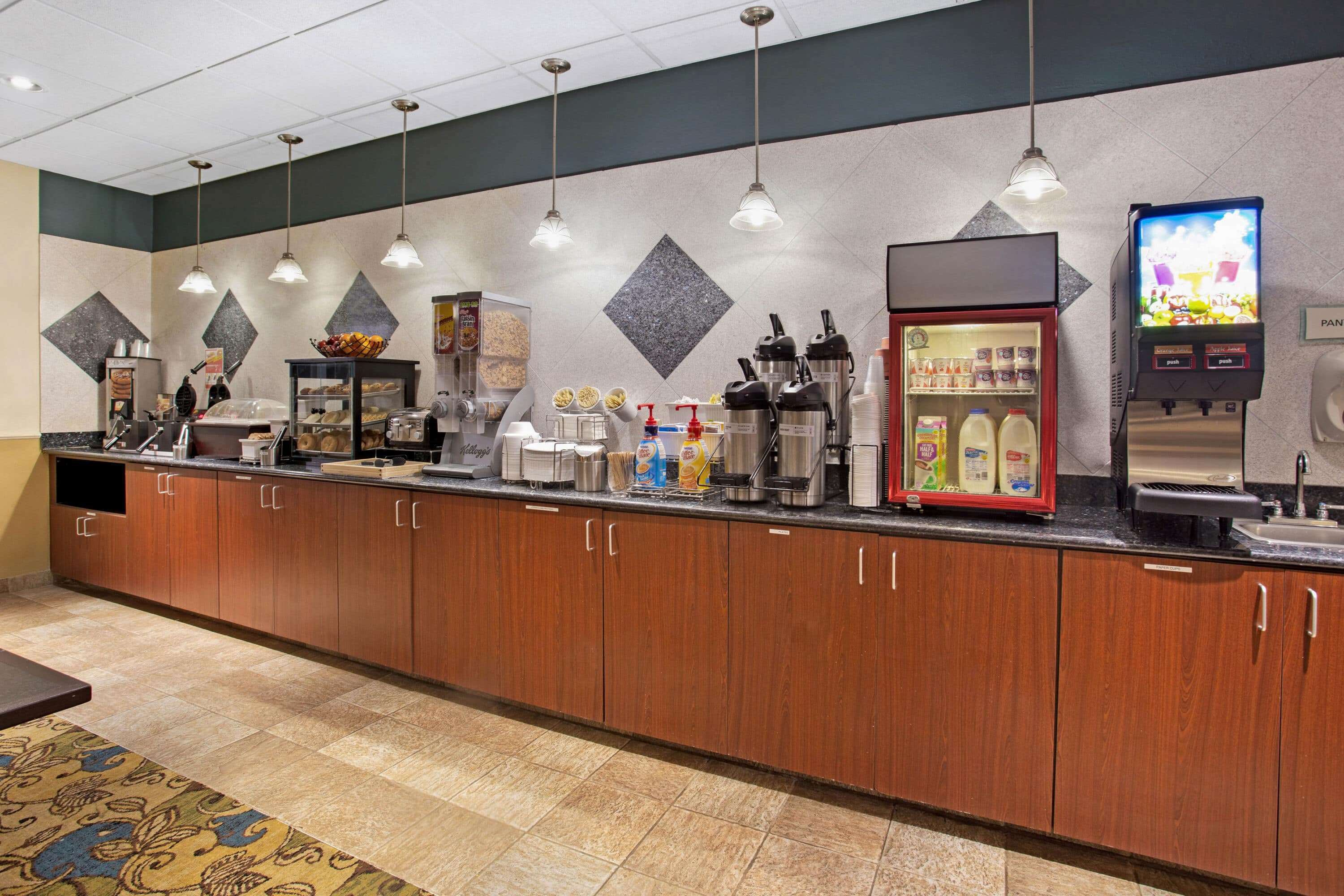 La Quinta Inn & Suites by Wyndham Stonington-Mystic Area